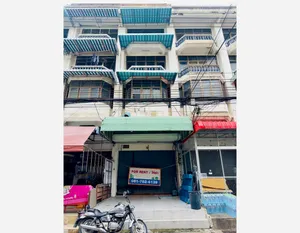 Call : 081-782-6139 ให้เช่า อาคารพาณิชย์ 5 ชั้นครึ่ง 20 ตารางวา 4 ห้องนอน 3 ห้องน้ำ ประชาราษฎร์บำเพ็ญ ซอย 9 เขตห้วยขวาง ใกล้ MRT ห้วยขวาง