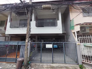 ขายด่วน ทาวน์เฮ้าส์ใจกลางรัชดา 15 ตรว. ซอยโพธิ์ปั้น แยก 12 ใกล้เซ็นทรัลพระราม 9 ใกล้ MRT ทำเลดีมาก เดินทางสะดวก
