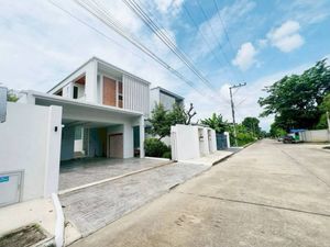 ขาย บ้านเดี่ยว ทำเลพรีเมียมใกล้กาดฝรั่งวิลเลจเพียง 4 นาที เดินไม่กี่นาทีก็ถึง Premium Outlet และโรงเรียนนานาชาติ นอกโครงการ 392 ตรม 1 งาน