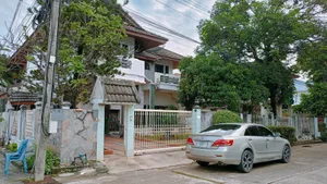 ขาย บ้านเดี่ยว หมู่บ้านปรีชา พุทธมณฑลสาย4 จำนวน 2 ชั้น ขนาดเนื้อที่ดิน 90 ตารางวา  พื้นที่ใช้สอย 250 ตารางเมตร 