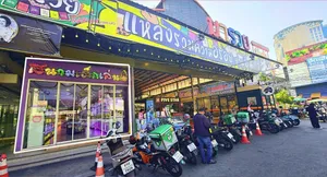 ปล่อยเช่าพื้นที่ด้านหน้าสุด ห้องกระจก ขนาดเริ่มต้น 35 ตร.ม. หน้าตลาดมารวยปิ่นเกล้า ติดถนนบรมราชชนนี ใกล้เซ็นทรัลปิ่นเกล้า