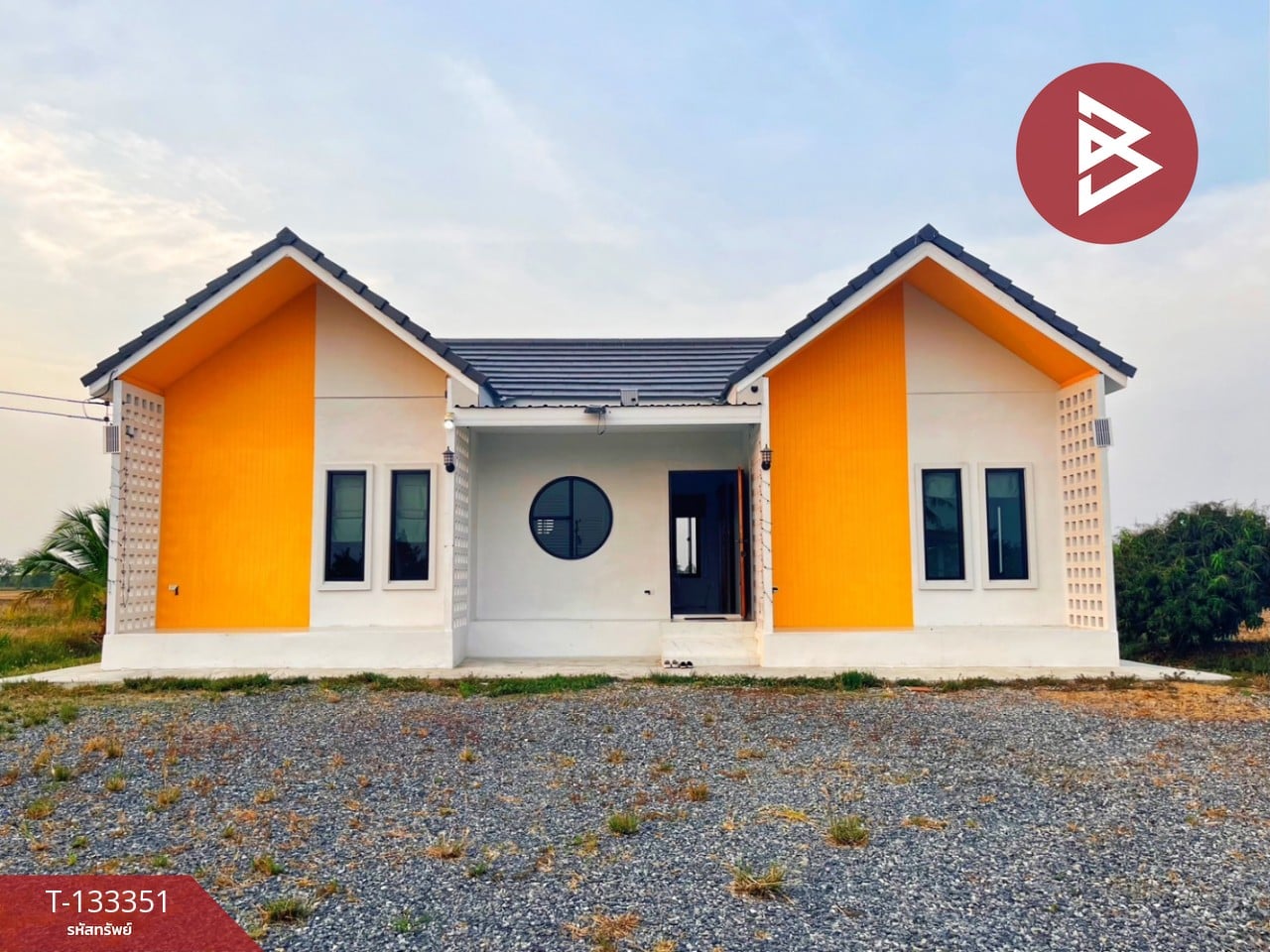 ขายบ้านเดี่ยวพร้อมที่ดิน เนื้อที่ 2 ไร่ 1 งาน 81 ตร.วา หนองหญ้าไซ สุพรรณบุรี