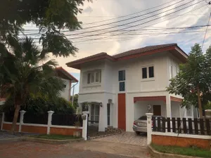 ให้เช่าบ้านเดี่ยว 2 ชั้นหมู่บ้านบุษบา ทำเลรังสิต ปทุมธานีบ้านพร้อมอยู่เฟอร์นิเจอร์และเครื่องใช้ไฟฟ้า ใกล้นิคมอุตสาหกรรมบางกะดี มหาวิทยาลัยรังสิต