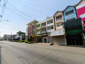 อาคารพาณิชย์ 3.5 ชั้น ซอยมิตรภาพ ซอย 15 ถนนมิตรภาพ ตำบลสุรนารี อำเภอเมืองนครราชสีมา จังหวัดนครราชสีมา 