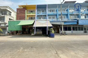 ขายอาคารพาณิชย์ 3.5 ชั้น ถนนคลองหลวง  ซอยเทพกุญชร 13/1 ติดตลาดไทยพืชไร่