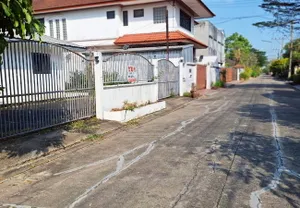 ขายบ้านเดี่ยว หมู่บ้านปาริชาติ คลอง 4 ถนนเลียบคลองสี่ อำเภอคลองหลวง ปทุมธานี