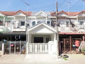 ขายราคาพิเศษ ทาวน์เฮ้าส์ 2 ชั้น ม.รินทร์ทอง ขนาด 16 ตร.ว. 2นอน 2น้ำ 1จอดรถ บ้านสวยมาก ทำเลดี วัสดุพรีเมี่ยม รีโนเวทใหม่ พร้อมเข้าอยู่ [ลำลูกกา-คลองสอง]