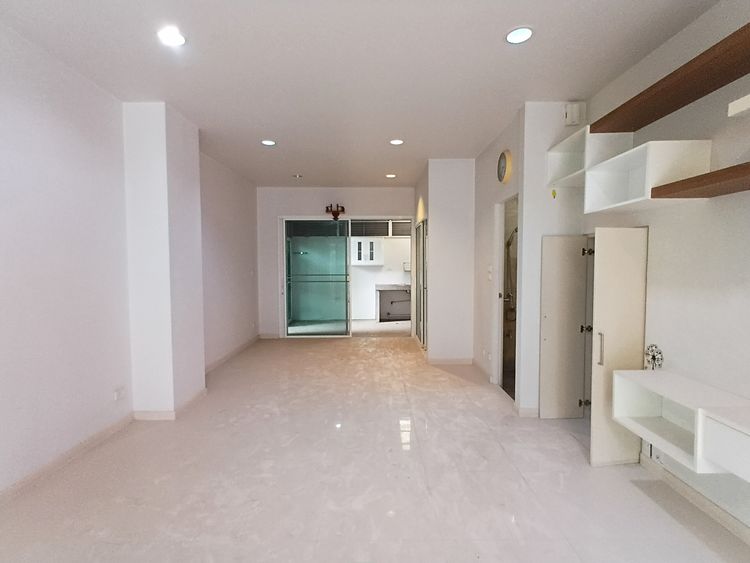 [ขาย/ให้เช่า] ทาวน์โฮม 3 ชั้น หลังมุม ที่ดินใหญ่ 29.3 ตร.ว., ภาพที่ 4