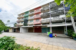 ขายอาคารพาณิชย์ 4.5 ชั้น  21 ตร.วา ติดถนนพุทธมณฑลสาย 3 ใกล้มหาวิทยาลัยมหิดล ศาลายา