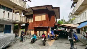 ทรัพย์น่าลงทุน ขายด่วน ขายไว ขายหอพัก ขายอพาตเมนต์  ใกล้คูเมือง ที่ดิน 245 ตรว. 40 ห้อง