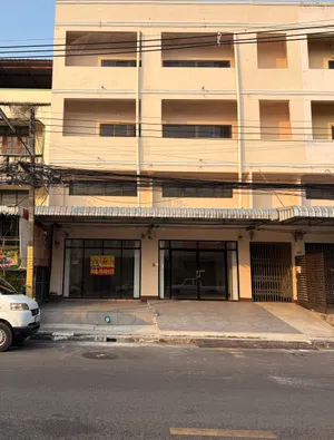 อาคารพาณิชย์ 4 ชั้น ทำเลดี ติดถนนรัตนเขต ใกล้ศูนย์ราชการจังหวัดยโสธร เหมาะสำหรับธุรกิจ ร้านค้า คลินิก หรือสำนักงาน