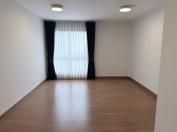 ขายอาคารพาณิชย์ 3 ชั้น โครงการ District รามอินทรา-จตุโชติ ทำเลดี , ภาพที่ 4