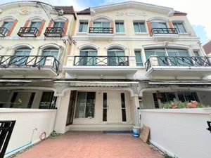 ให้เช่า ทาวน์โฮม 3 ชั้น กรุงเทพกรีฑา7  บ้านกลางเมือง เดอะปารีส พระราม 9 – รามคำแหง พร้อมอยู่ เฟอร์ครบ หิ้วกระเป๋าเข้าอยู่ได้เลย