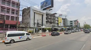 ขายที่ดิน 1.6 ไร่ + อาคารพาณิชย์ 3 คูหา ติดถนนใหญ่เพชรเกษม (อ้อมน้อย)