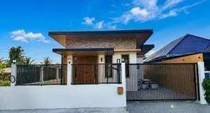 ขายบ้านใหม่ ใกล้สนามบินกระบี่ หมู่บ้านสาธิต  บ้านสวย ทันสมัย แถมเฟอร์นิเจอร์ทั้งหลัง แอร์ 3 เครื่อง พร้อมให้คุณลากกระเป๋าเข้าอยู่ได้เลย!