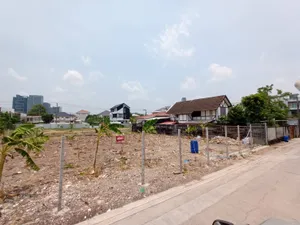 ขายที่ดินเปล่าถมแล้ว รามคำแหง ซอย 18 ทำเลดี เดินทางสะดวก ใกล้รถไฟฟ้าสายสีส้ม 
