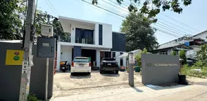 ขายบ้านเดี่ยว 2 ชั้นพร้อมที่ดิน 67 ตรว. พร้อมอยู่ ซ.อ่อนนุช 22 ใกล้บิ๊กซีอ่อนนุชและใกล้รถไฟฟ้า BTS สถานีอ่อนนุช