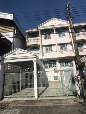 ให้เช่าทาวน์โฮม 3 ชั้นเล่นระดับ 33 ตร.วา 5 ห้องนอน ทำเลรามคำแหง 21 ใกล้ เดอะมอลล์ รามคำแหง ทาว์อินทาว์ เหมาะทำ Home Office