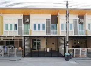 ขายราคาพิเศษ ทาวน์เฮ้าส์ 2 ชั้น ม.โกลเด้นทาวน์ โครงการ2 ขนาด 19.2 ตร.ว. 4 ห้องนอน 2 ห้องน้ำ บ้านหน้ากว้าง รีโนเวทใหม่ พร้อมเฟอร์ [พระราม2-พันท้ายนรสิงห์]