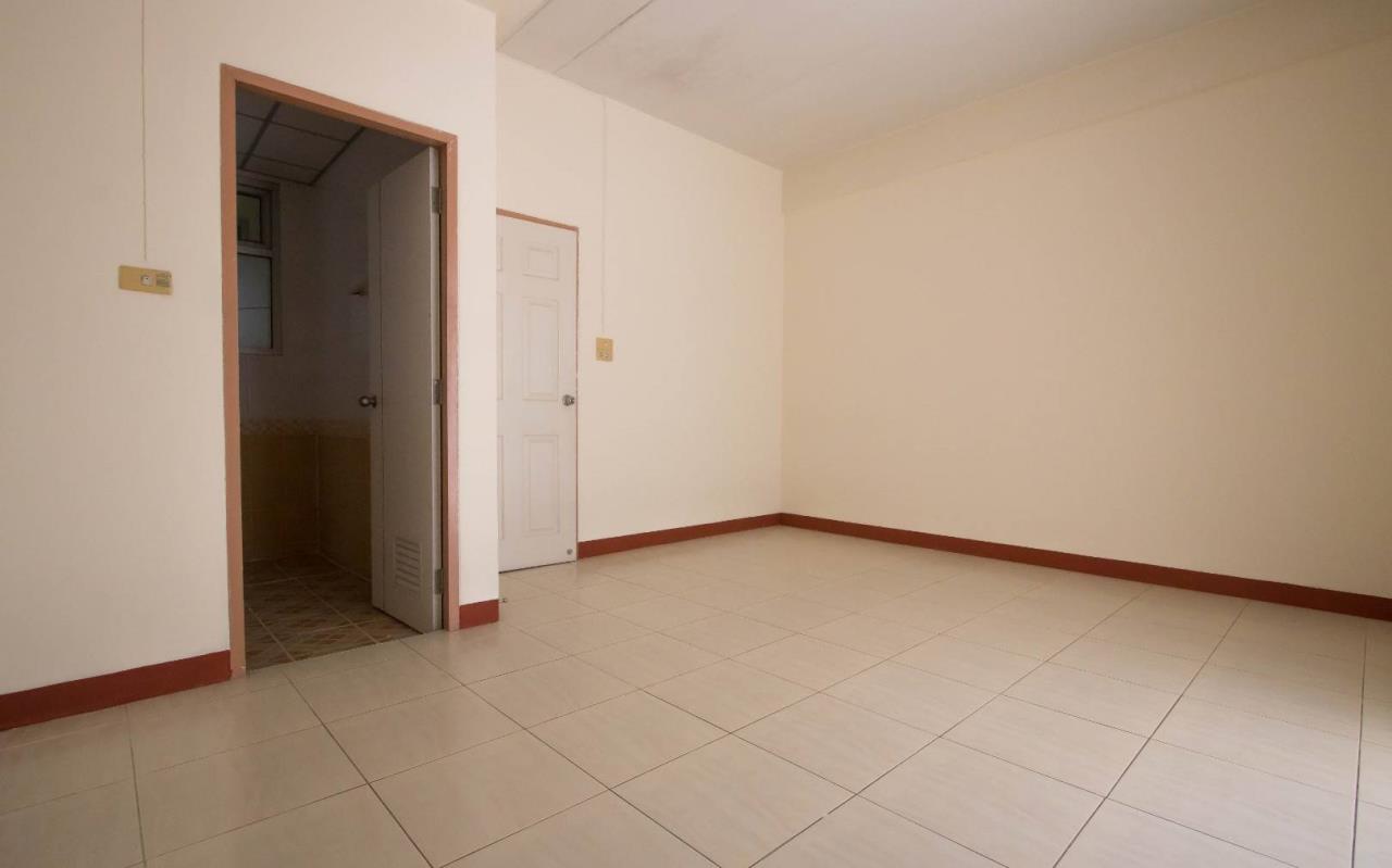 หมู่บ้านรุ่งกิจ14 ใกล้สนามบินนานาชาติสุวรรณภูมิ, ภาพที่ 4