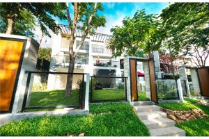3 luxury townhouse style villa for long tram rental