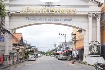 ให้เช่าหมู่บ้านฉัตรเพชร ถนนหนามแดงบางพลี 2นอน 2น้ำ ปรับปรุงใหม่ทั้งหลัง 7,500 บาท/เดือน